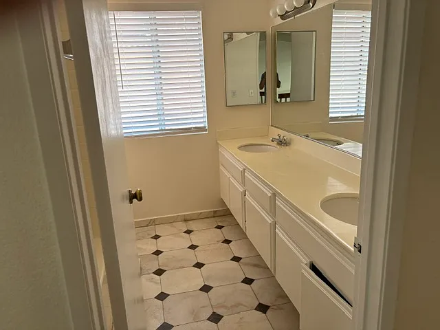 12830 Tiverton Ct — Photo 16
