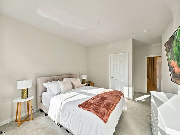 4th image of 7 Jessica Ln #1104