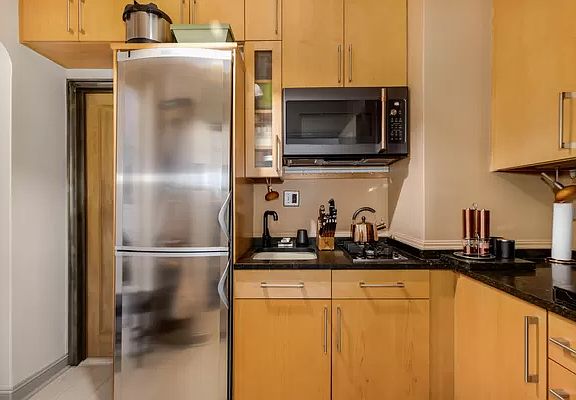 3rd image of 101 W 80th St APT 5E