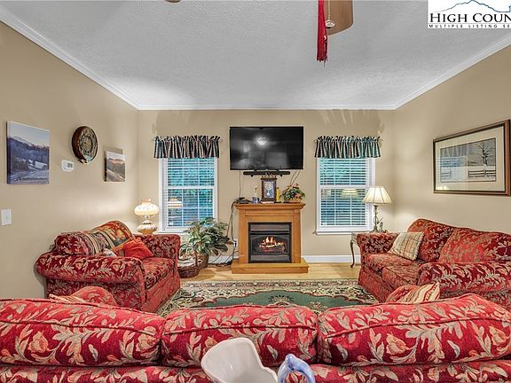 3rd image of 3786 Peak Road