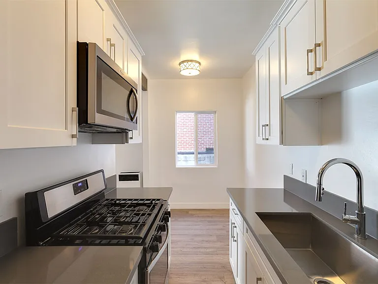 1439 N Curson Ave — Photo 27