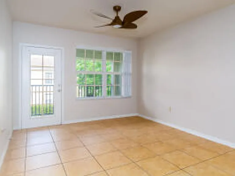 140 SW Peacock Blvd #21-205 — Photo 8