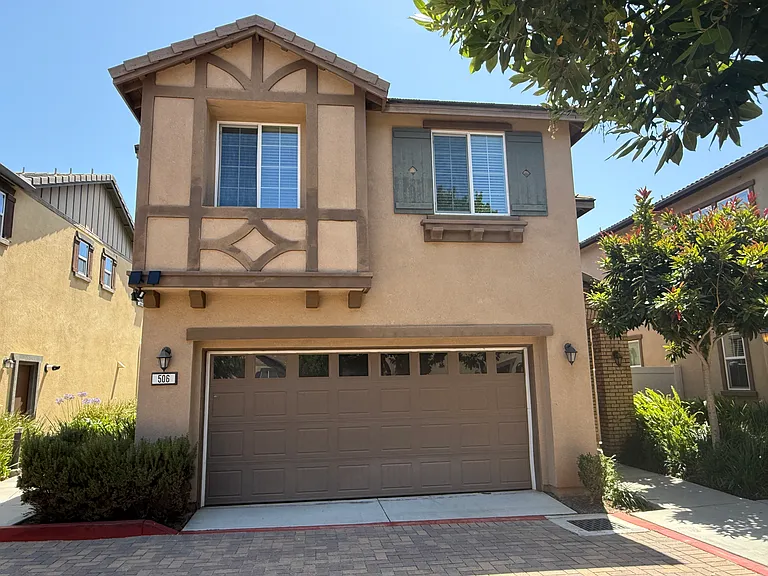 506 Moonlight Dr — Photo 6