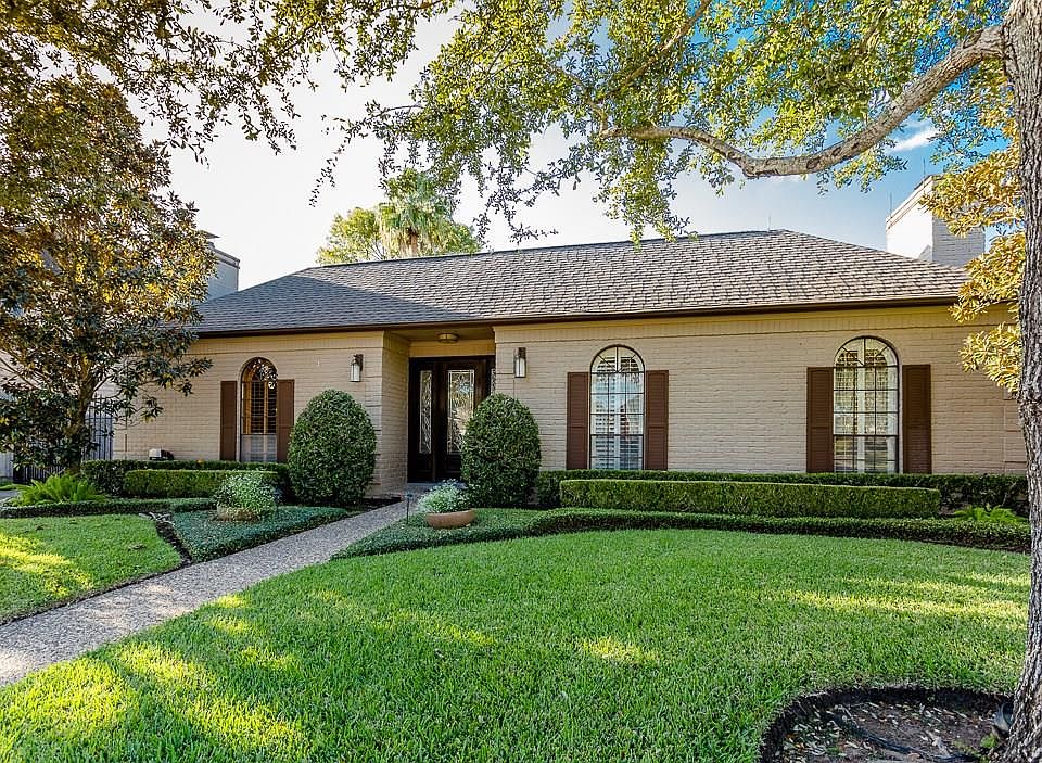 1st image of 1805 Country Club Blvd