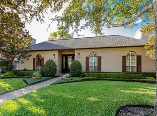 1805 Country Club Blvd, Sugar Land, TX 77478