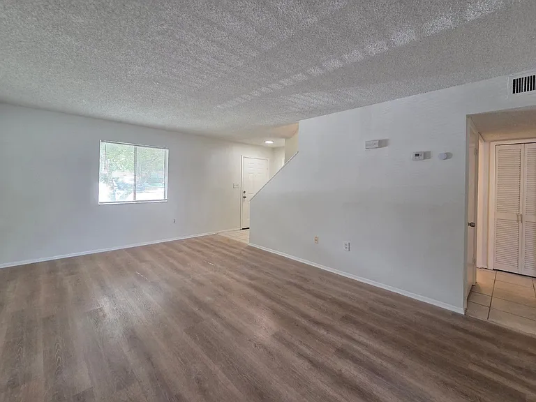 219 Debora Ct — Photo 5