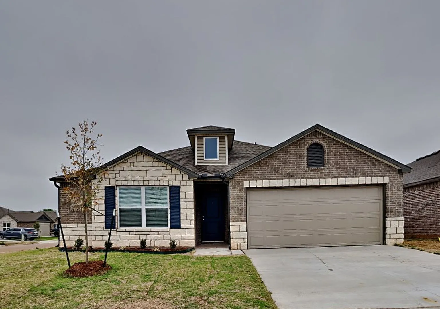 Beautiful Spacious 4 Bedroom Home in Mustang Schools! — Photo 1