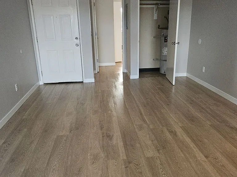 Sherman Oaks Apartments — Photo 8
