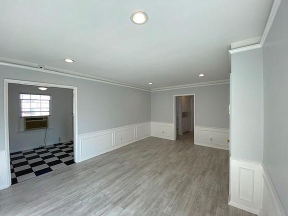 4th image of 1030 S Ogden Dr #6