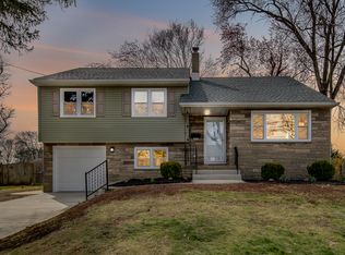 215 S Woodstock Dr, Cherry Hill, NJ 08034