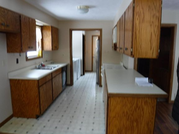 5th image of 7194 E 72nd St