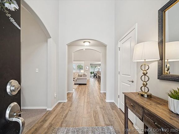 4th image of 1418 E New Orleans Pl