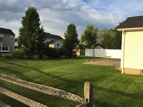3rd image of 657 Brookledge Ct