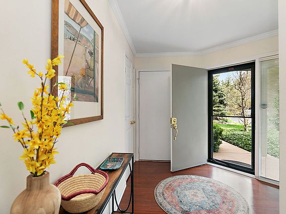 2nd image of 993 Longmeadow Ct #1028