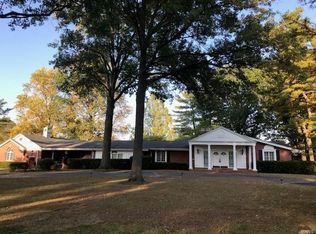 15 Crownhill Ln, Chesterfield, MO 63005