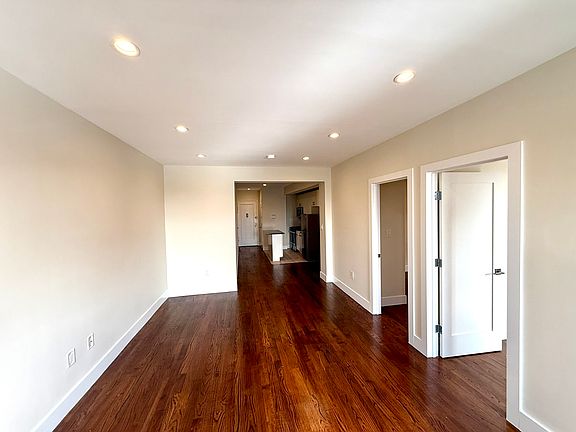 2nd image of 4746 40th St APT 4A