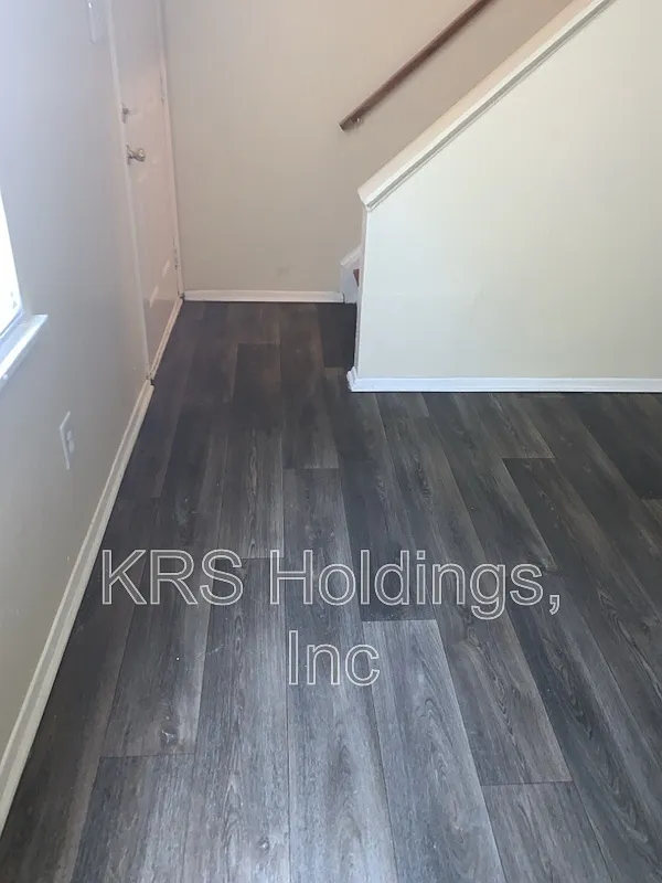 2 bed, 1.0 bath, 900 sqft, $1,295 — Photo 1