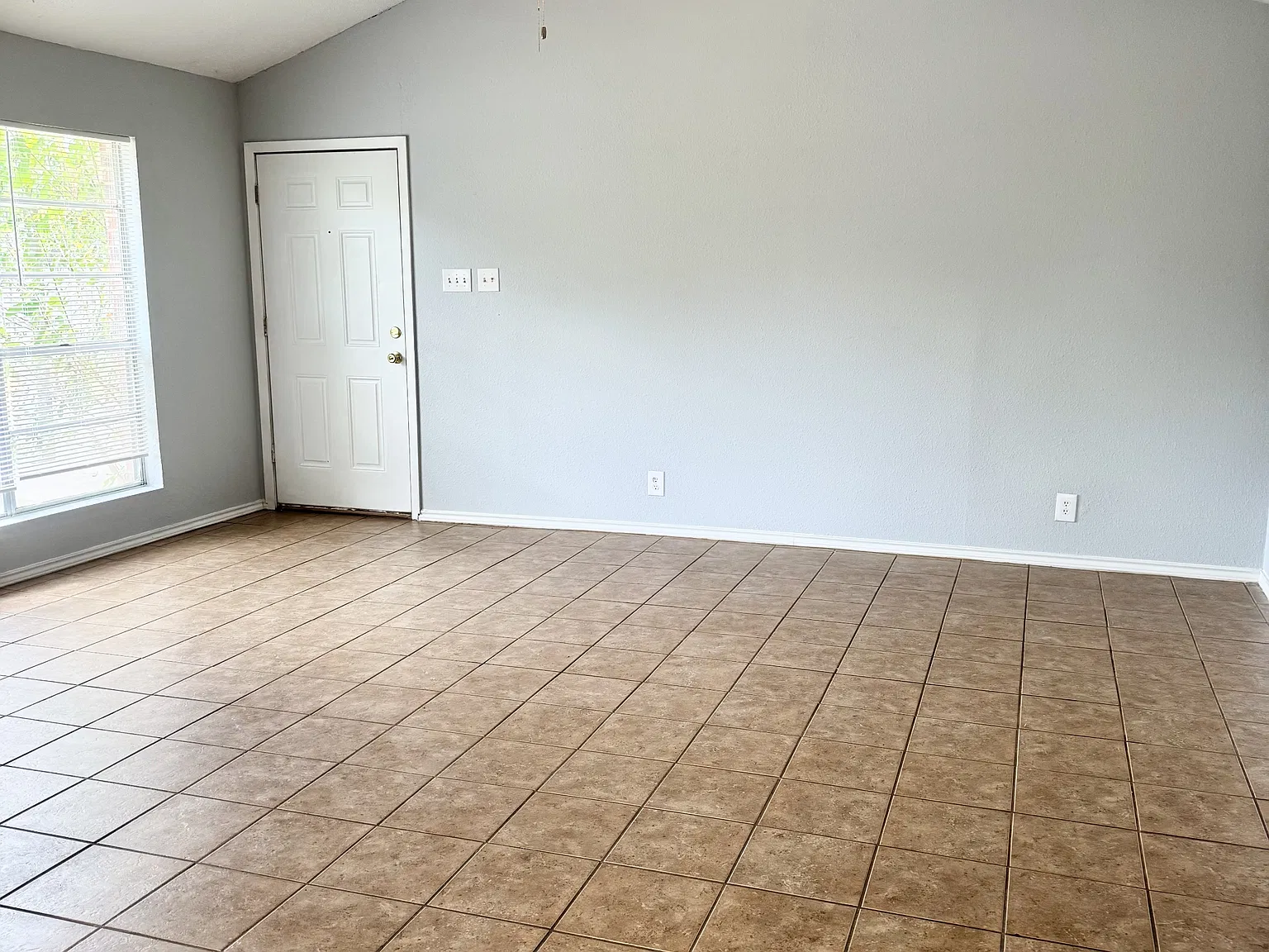 105 Cockerham Street - B — Photo 3