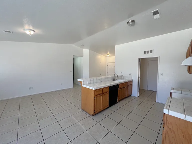 1408 Interlaken Dr — Photo 8
