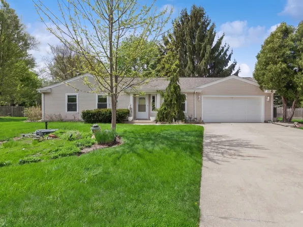3287 Medford Ct, Island Lake, IL 60042