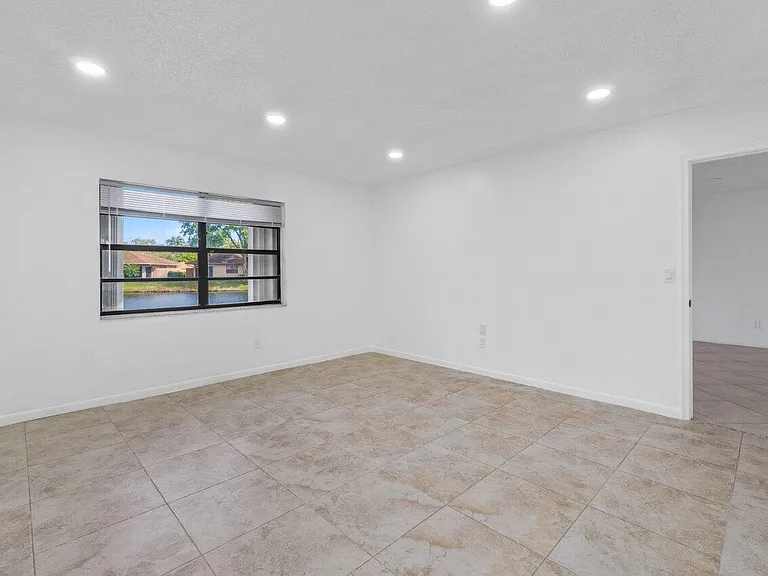 1620 Granfern Ave #1620 — Photo 21
