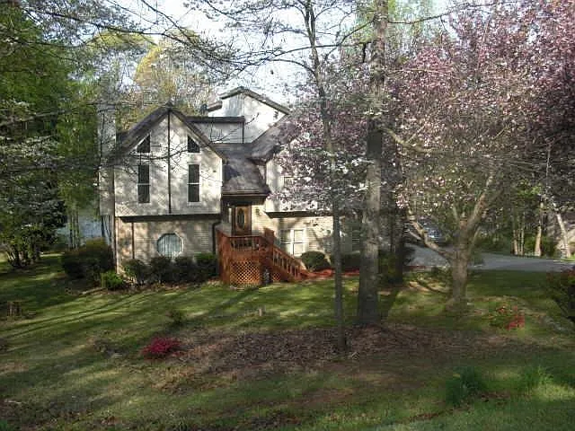 141 Edgewater Dr photo 1