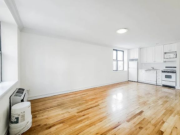 3rd image of 238 E 36th St APT 3F