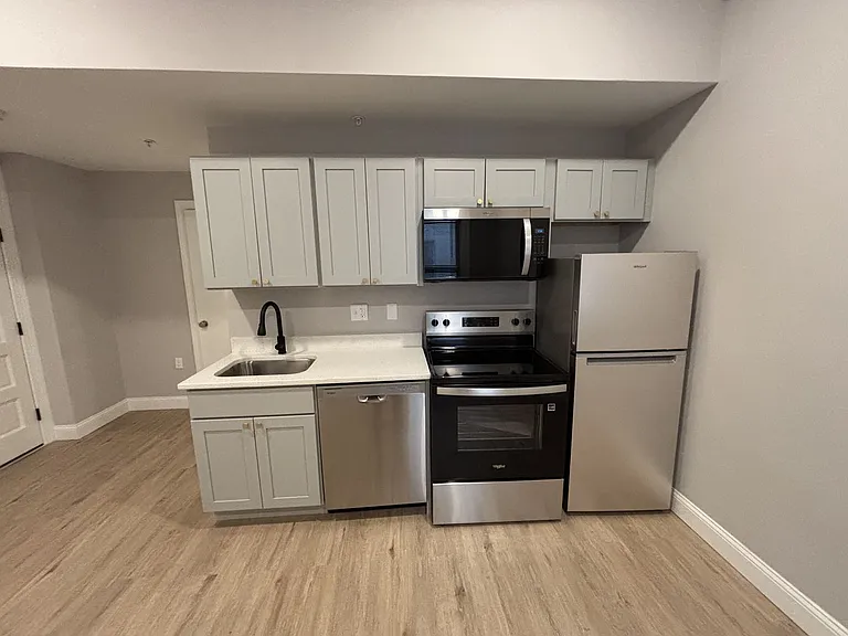 306 W Franklin — Photo 15