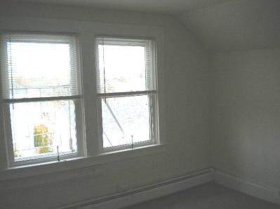 2nd image of 36 Eastnor Rd #3