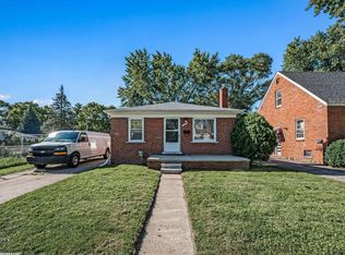 8386 Dale Ave, Center Line, MI 48015