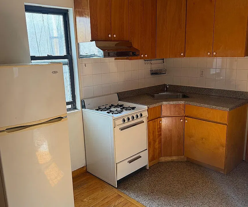 154 Mott St #4B