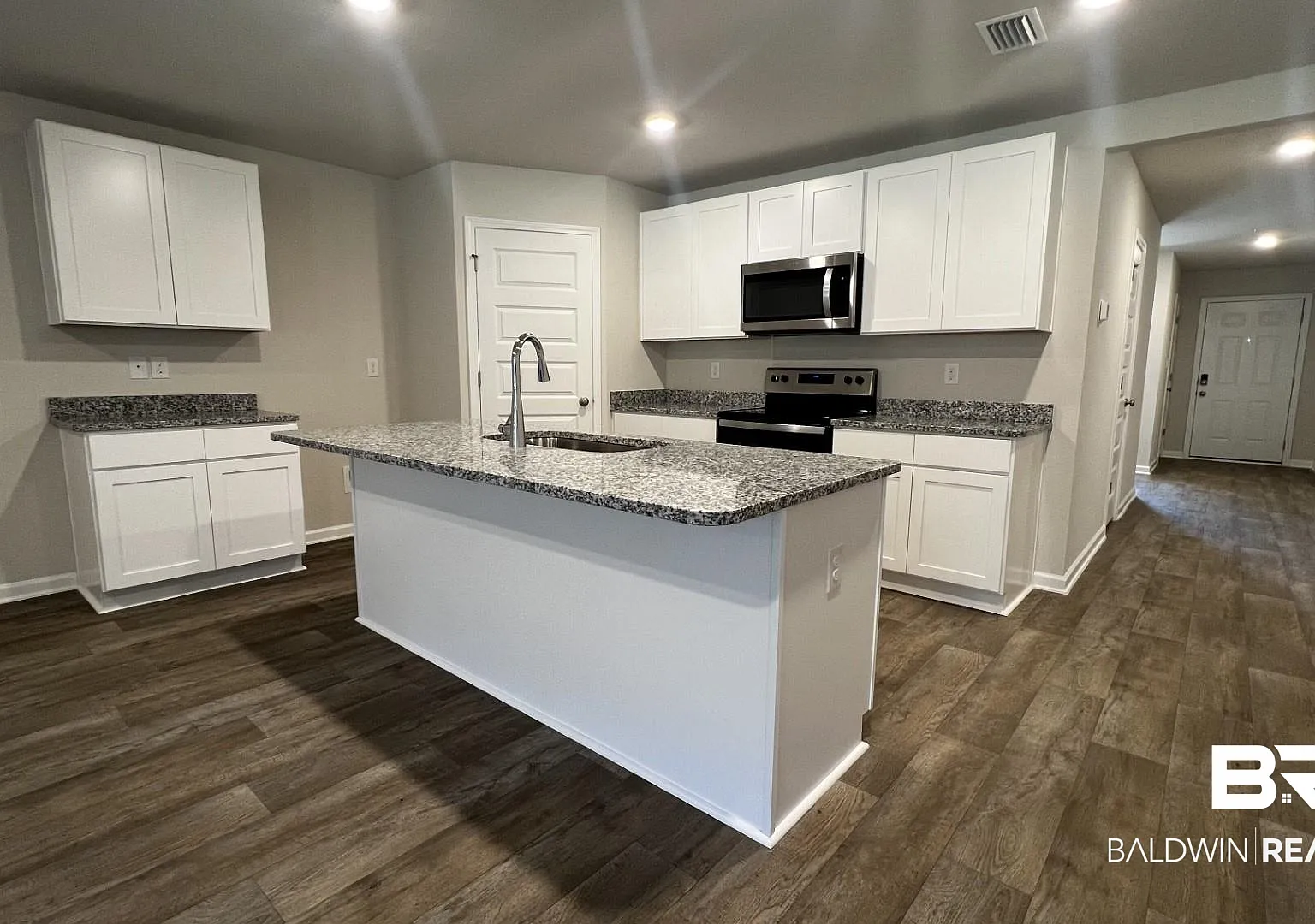 4 bed, 2.0 bath, 1791 sqft, $2,100 — Photo 3