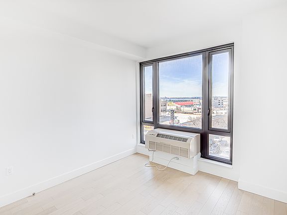 5th image of 635 4th Ave APT 703