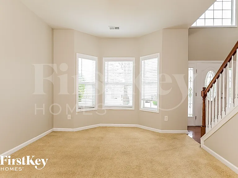 821 Harrison Dr — Photo 6