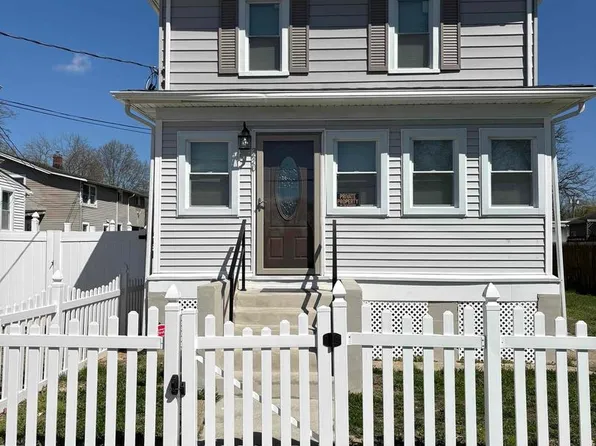 330 W Peach St, Vineland, NJ 08360