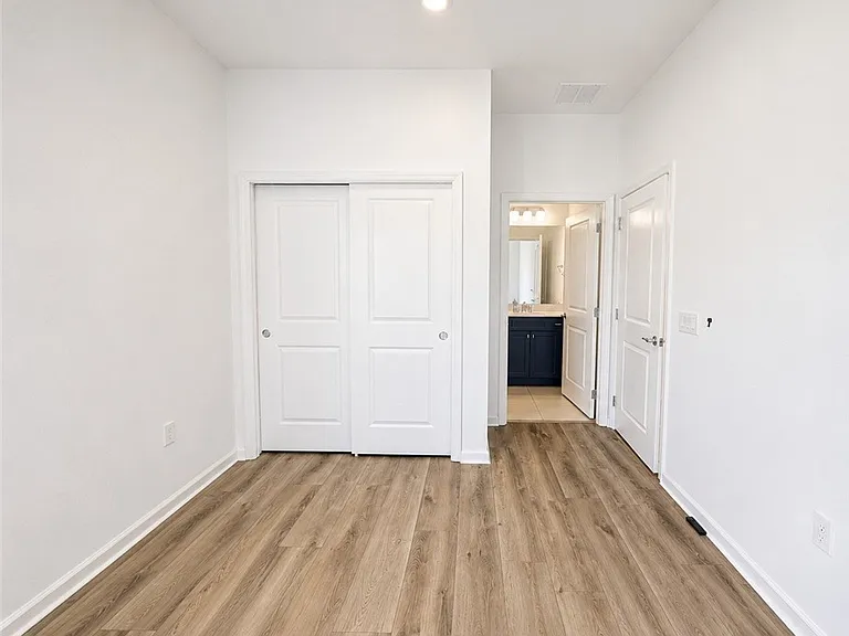 42723 Valley Brooks St — Photo 11