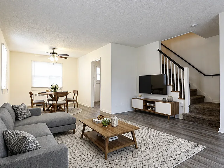 Wallworth Park Apartments — Photo 12