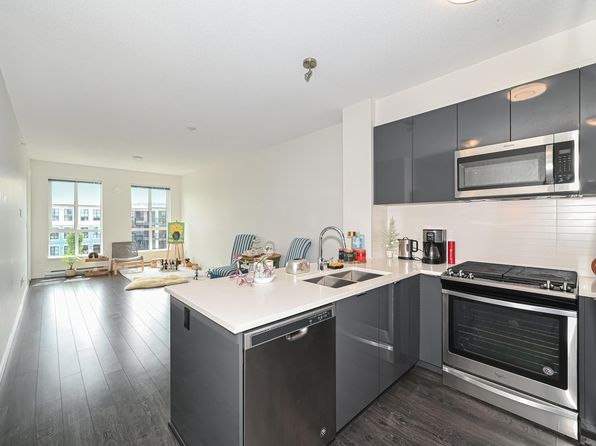 2 bedroom rental in Surrey — photo 11