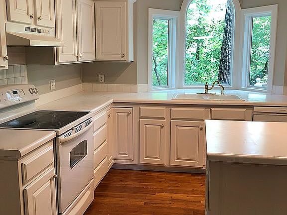 Kitchen. Fresh Paint