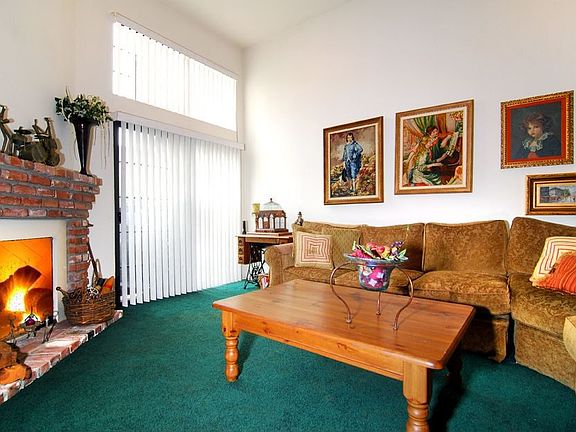 4th image of 22028 Collins St APT 1