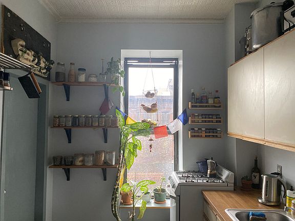 4th image of 391 Court St #3R