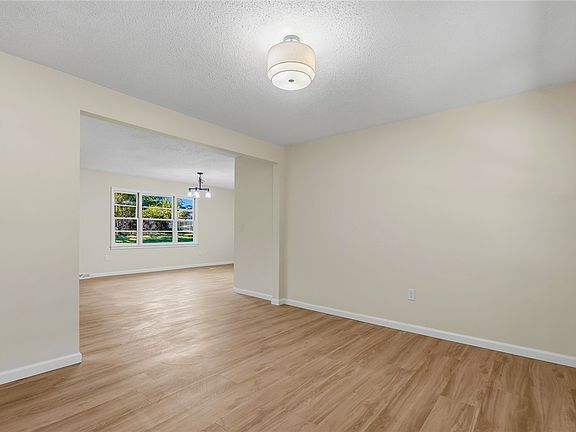 3rd image of 628 Fairmont Rd