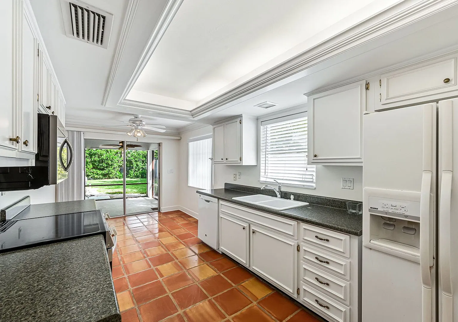 2 Bed, 2 Bath Annual Rental in The Moorings — Photo 2