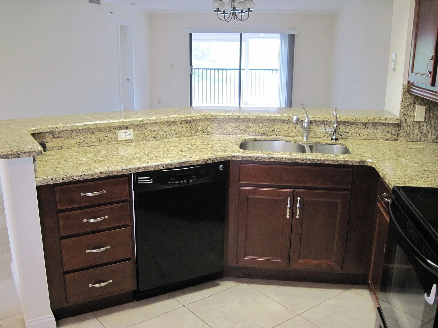 2 bed, 2.0 bath, 1222 sqft, $2,295 — Photo 3