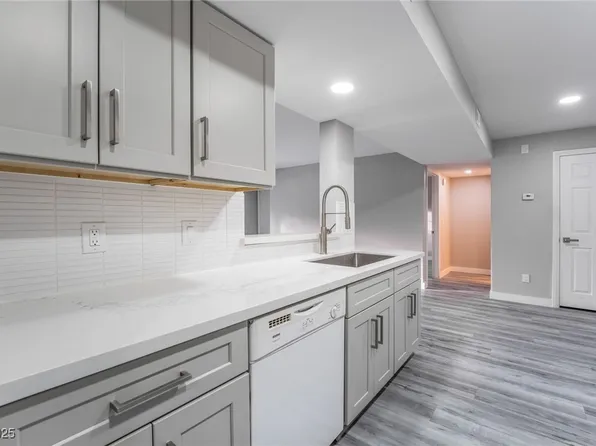 220 Mission Catalina Ln APT 202, Las Vegas, NV 89107