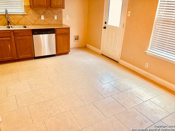 5th image of 10031 Moffitt Dr