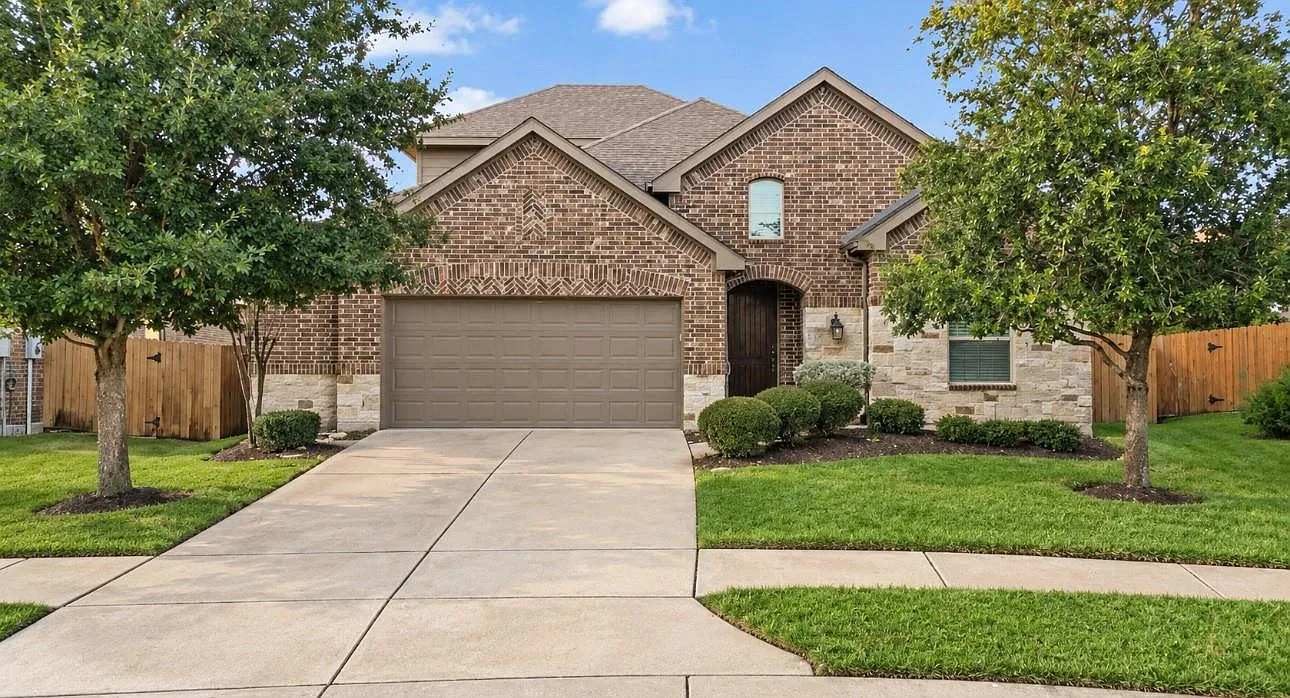 4 bed, 3.5 bath, 2688 sqft, $2,700 — Photo 1
