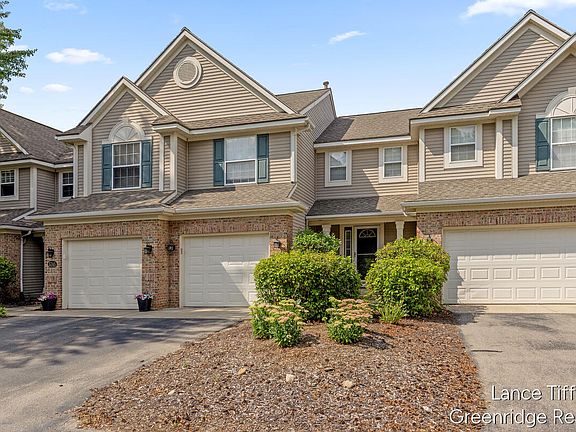 3rd image of 3745 Old Elm Dr SE #7