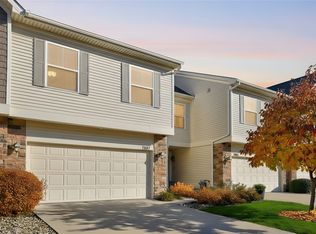 7887 Cottonwood Ln, West Des Moines, IA 50266