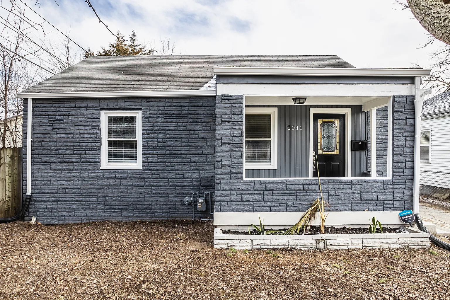 2041 N Drexel Ave photo 1